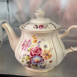 Vintage Sadler England Floral with gold trim Teapot